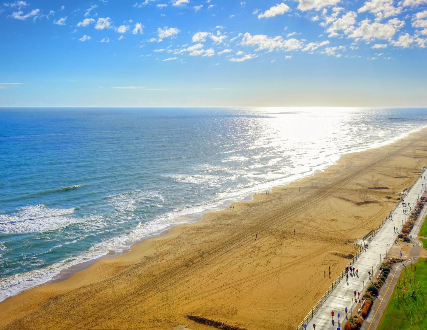 Hotel Country & By Radisson, Virginia Oceanfront , Va