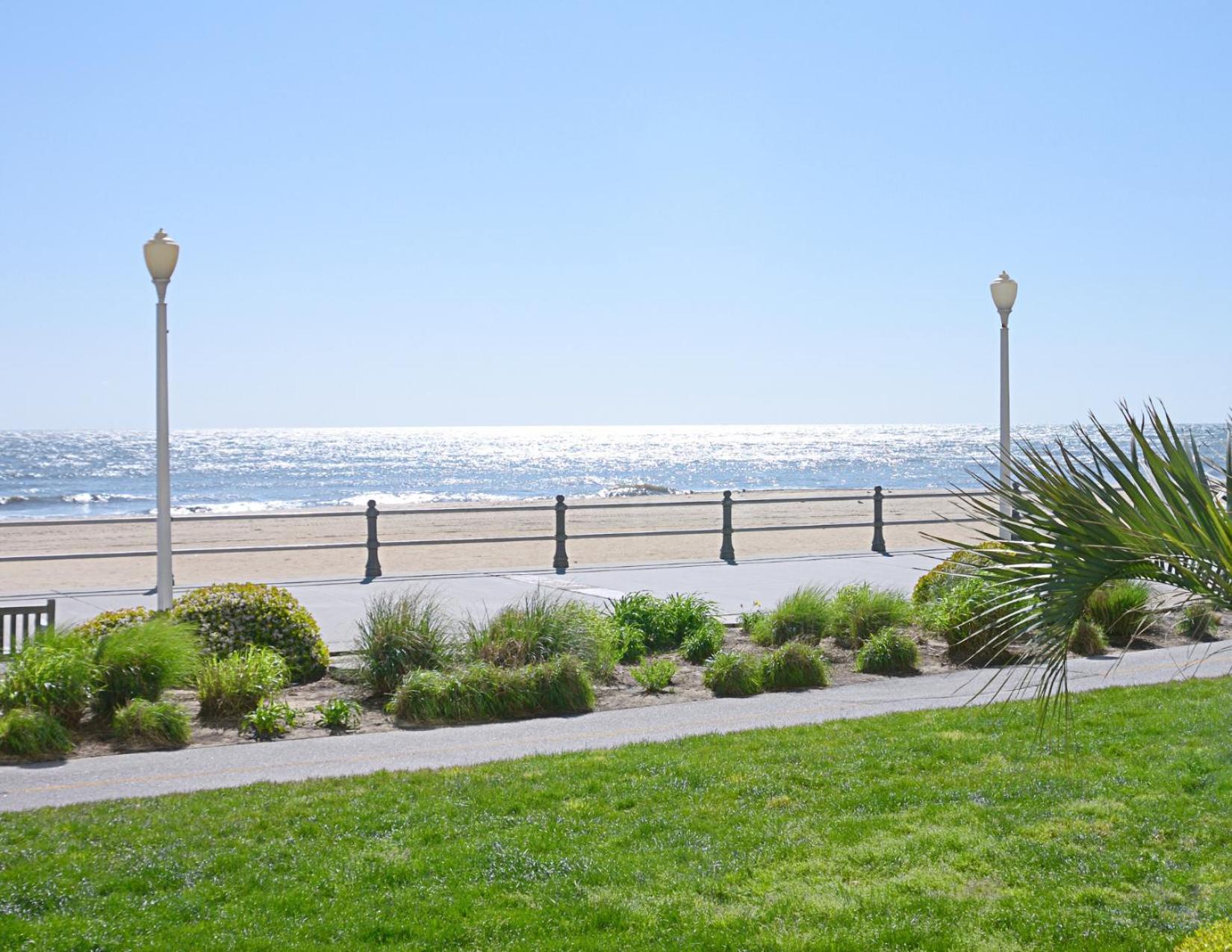 Hotel Country & By Radisson, Virginia Oceanfront , Va 3*
