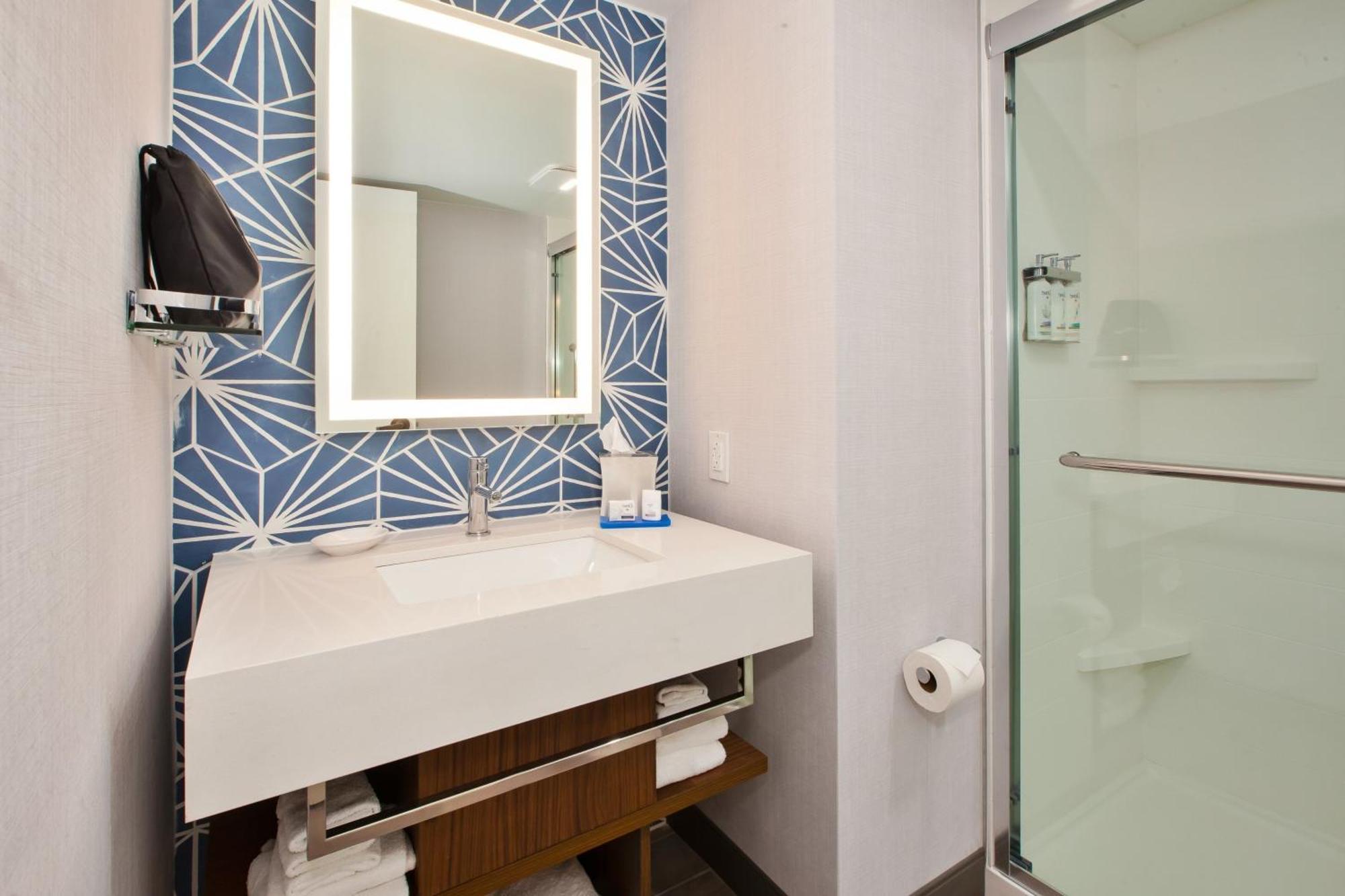 Resort Express & Va Oceanfront By Ihg