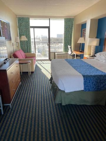 Hotel Days By Wyndham Virginia At The