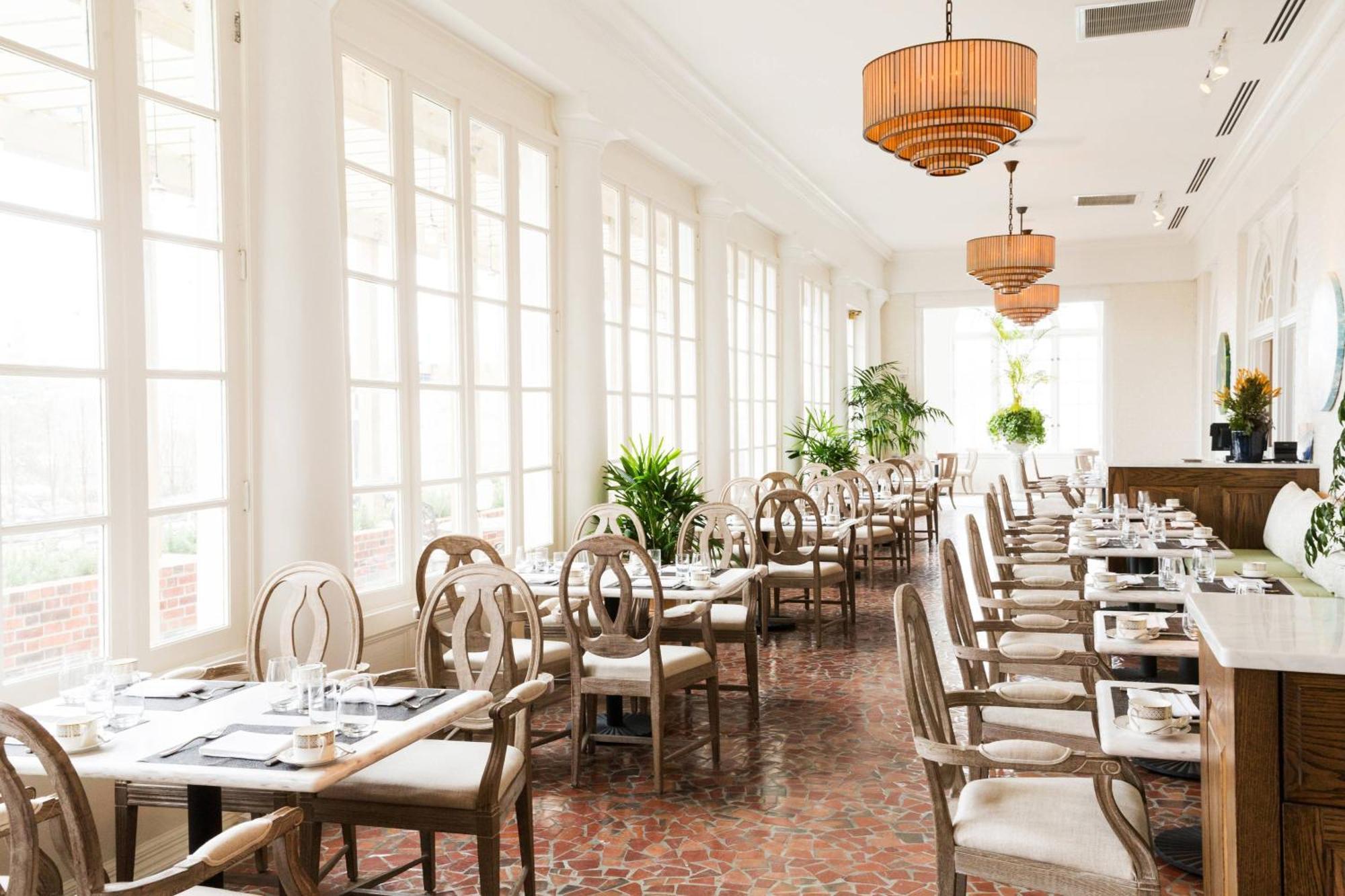 Hotel The Historic Cavalier And Club Autograph Collection 4*