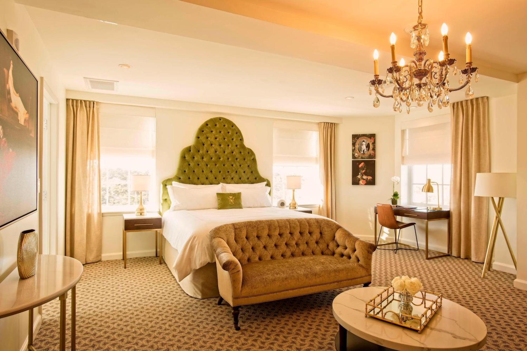 Hotel The Historic Cavalier And Club Autograph Collection 4*