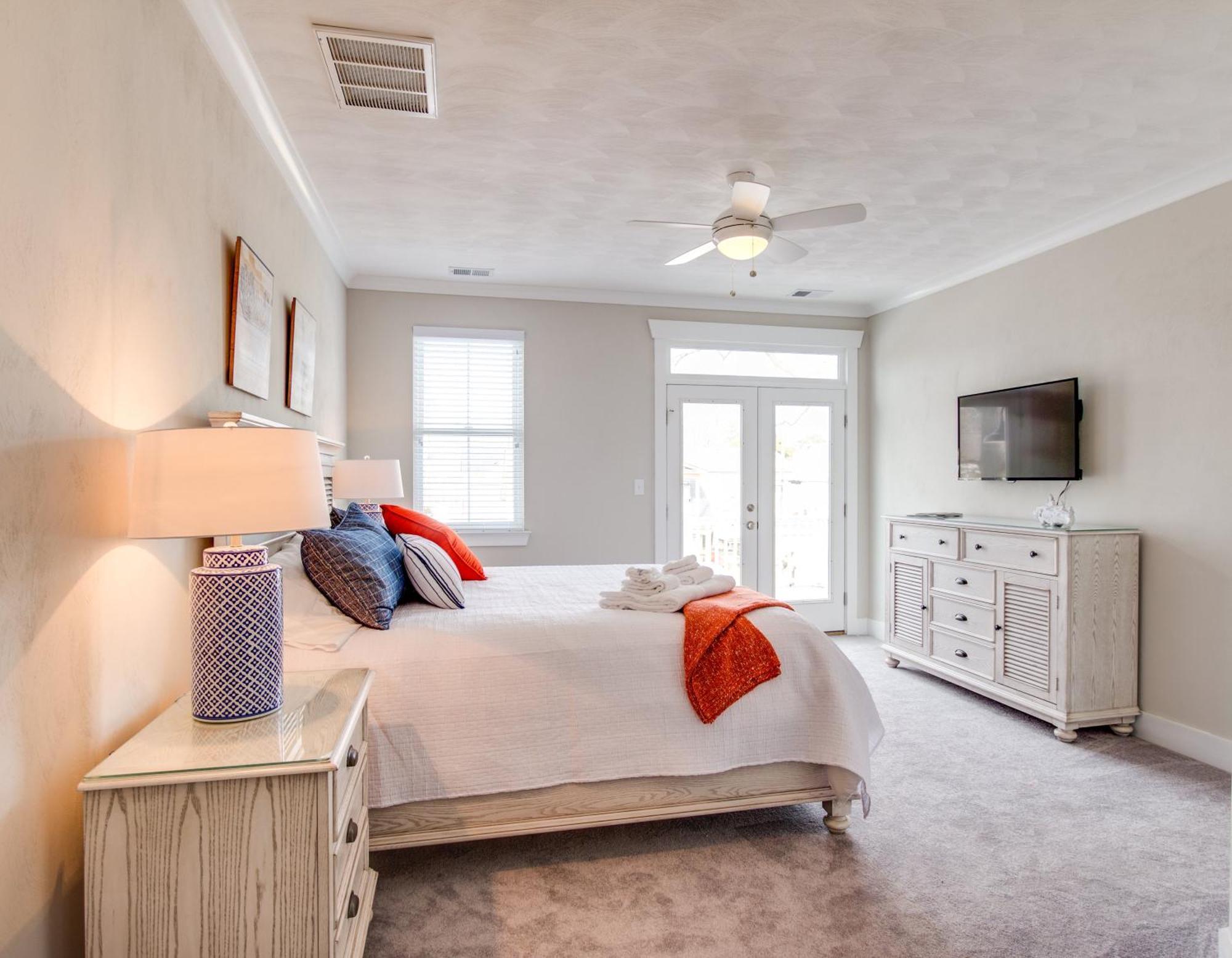 511 The Coastal House * Virginia Beach