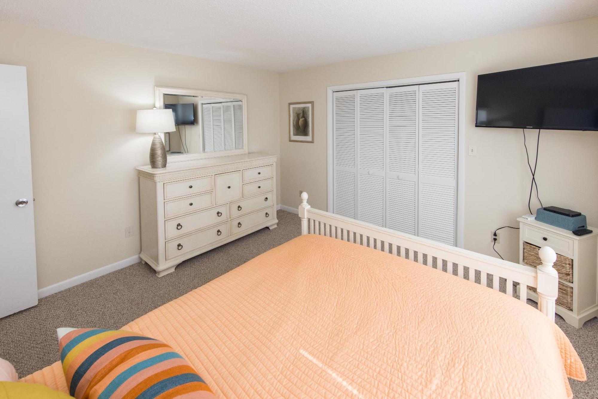 Shoot The Breeze - North End Vb Holiday home *