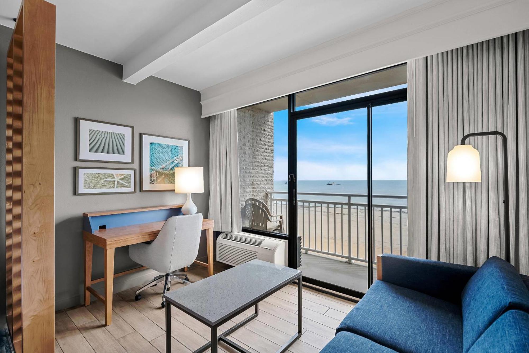 Hotel Country & By Radisson, Virginia Oceanfront , Va Virginia Beach