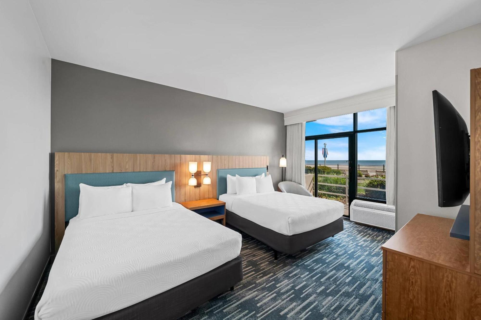 Hotel Country & By Radisson, Virginia Oceanfront , Va
