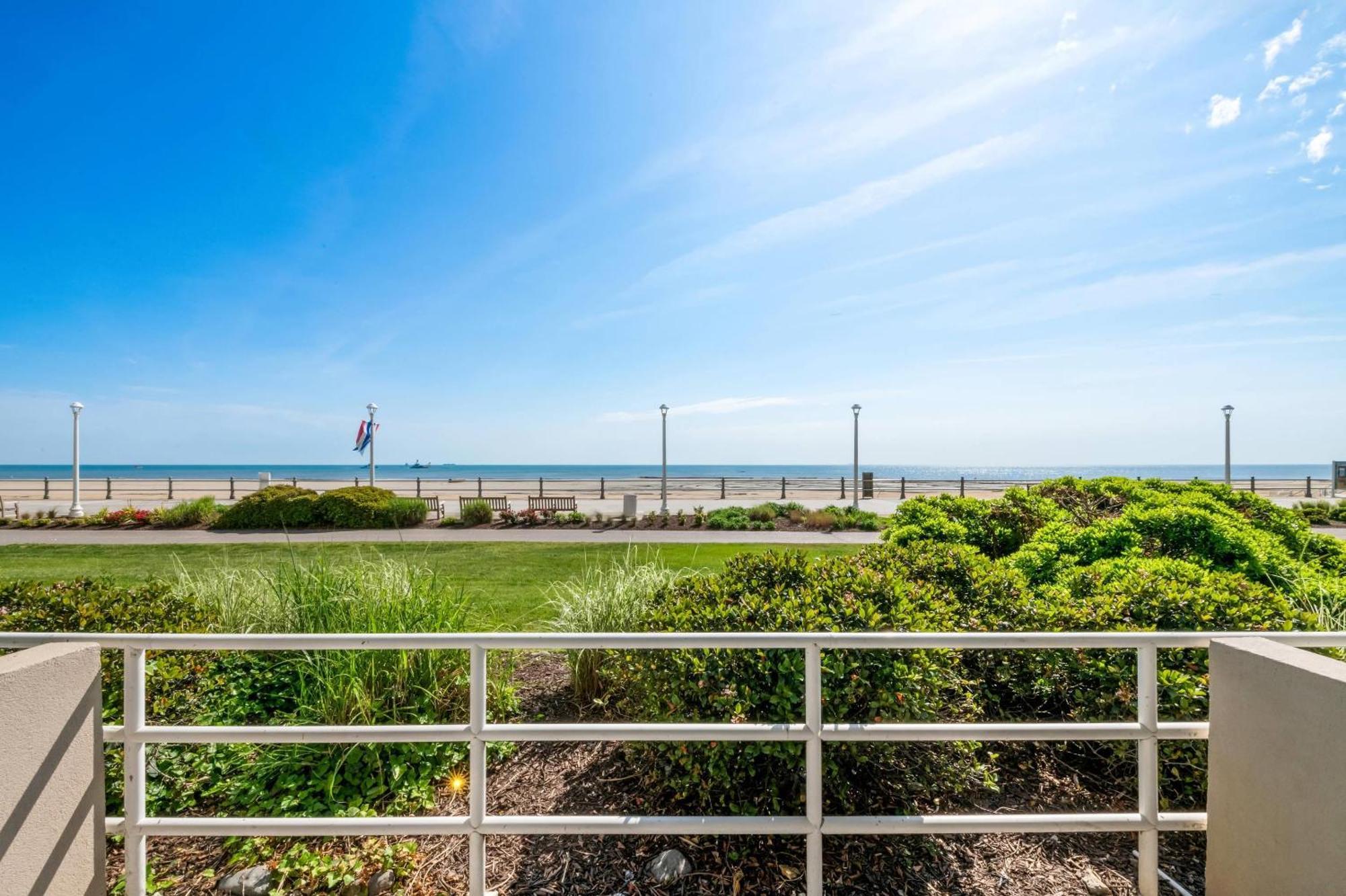 Hotel Country & By Radisson, Virginia Oceanfront , Va 3*