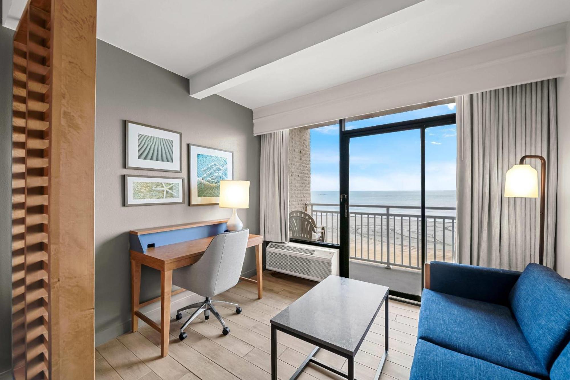 Hotel Country & By Radisson, Virginia Oceanfront , Va Virginia Beach