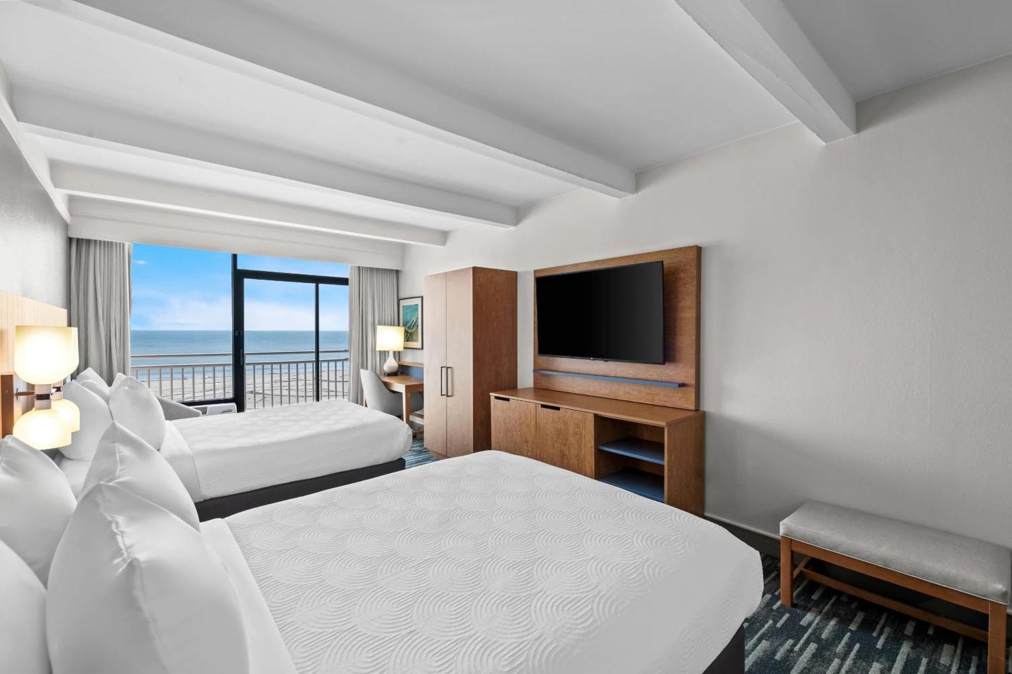 Hotel Country & By Radisson, Virginia Oceanfront , Va