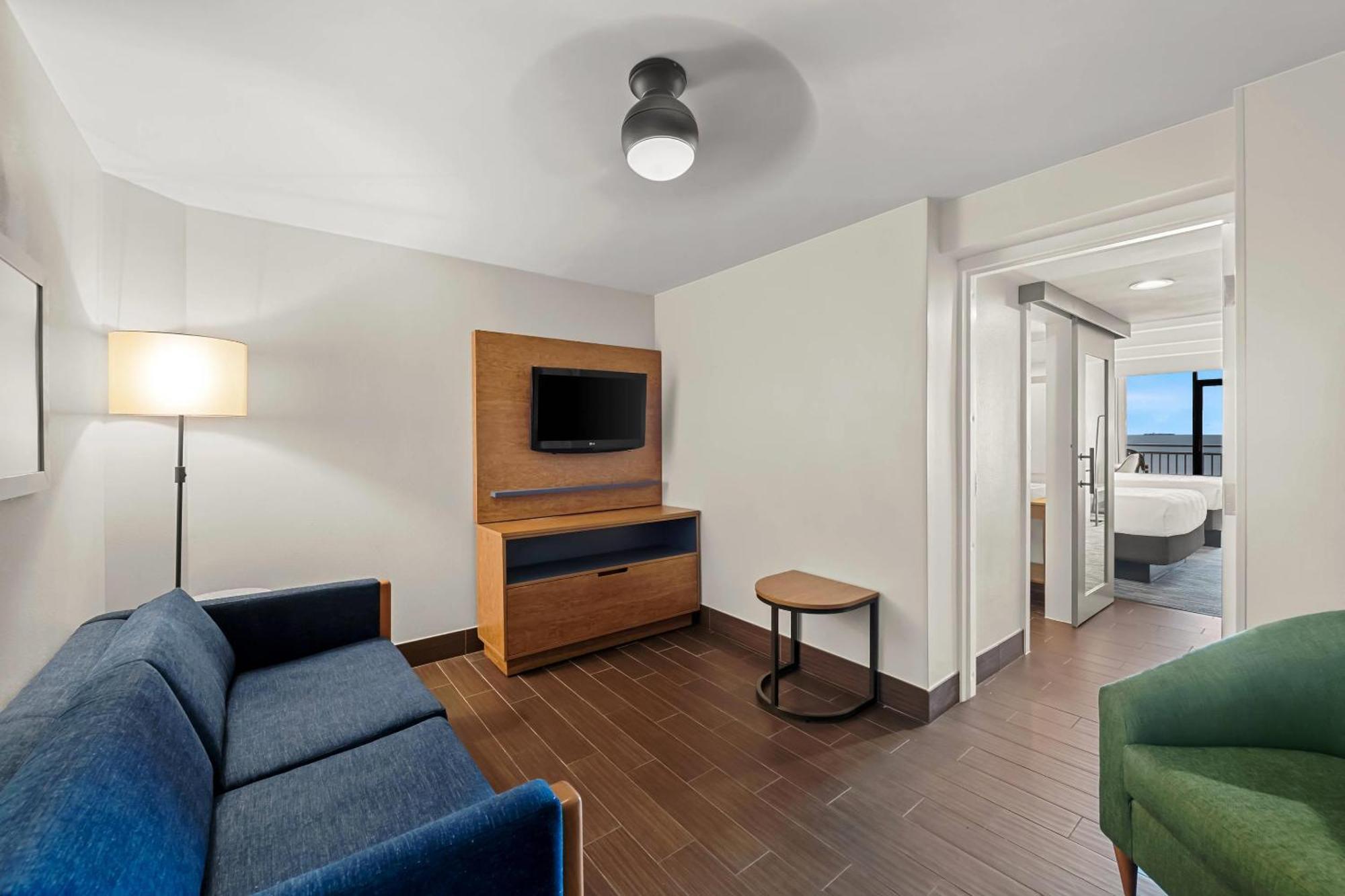 Country & By Radisson, Virginia Oceanfront , Va 3*