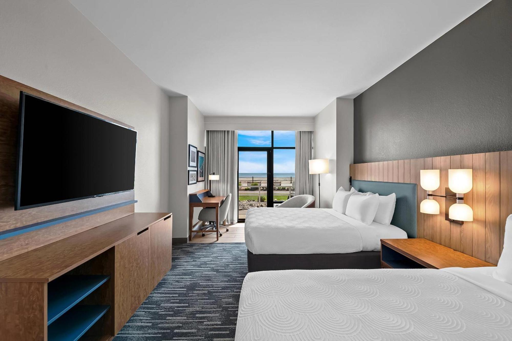 Hotel Country & By Radisson, Virginia Oceanfront , Va