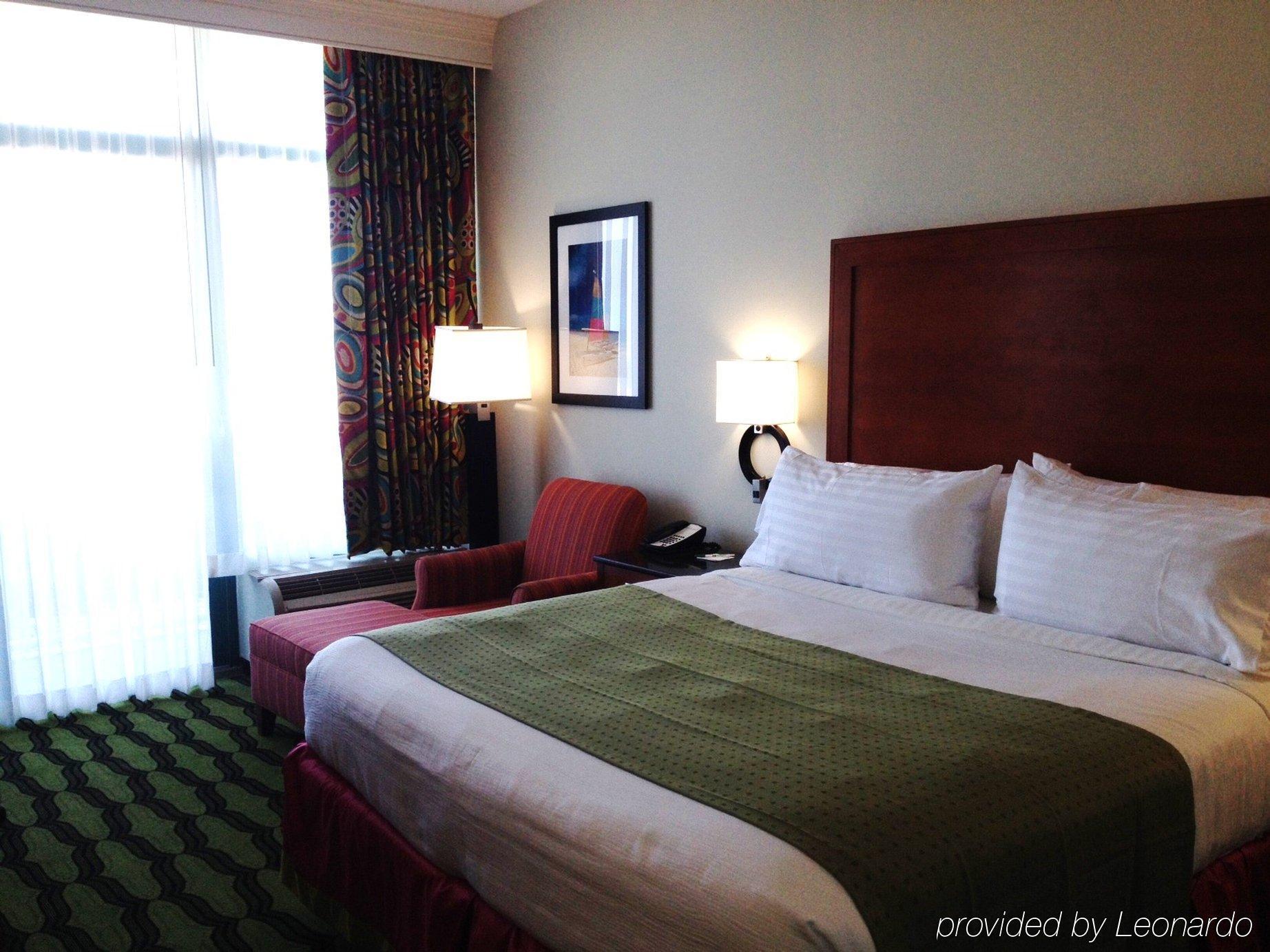 Va Beach-oceanside 21st St By Ihg Resort