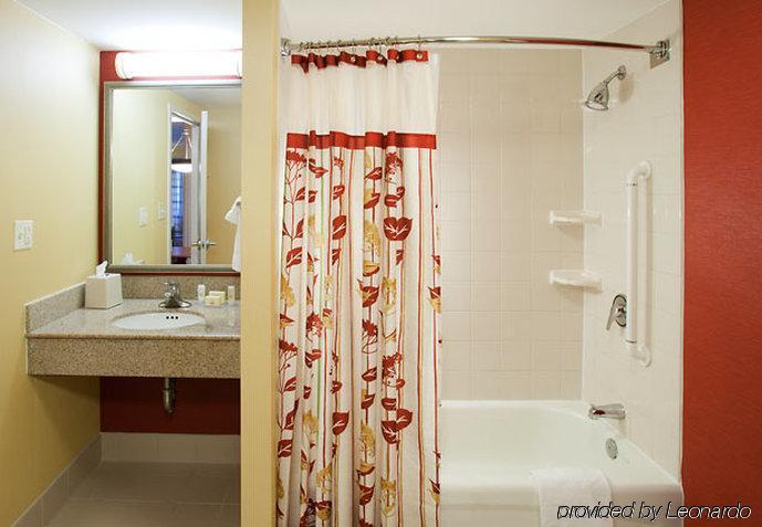 Hotel Courtyard Virginia Oceanfront / North 37th Street 3*