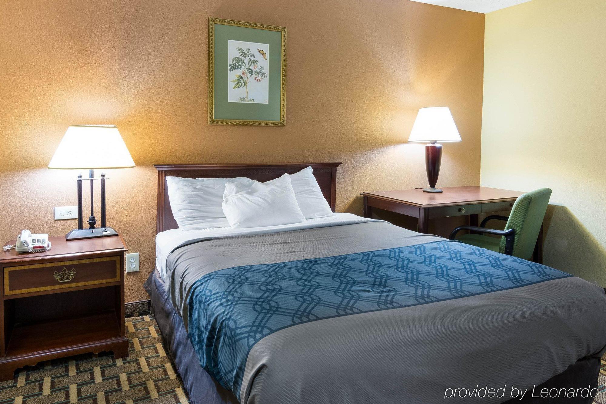 Lodge Econo Town Center *