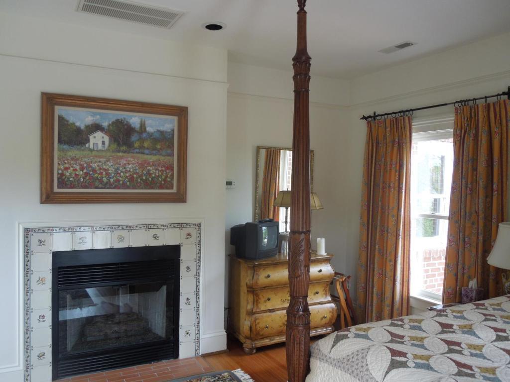 Church Point Manor Bed & Breakfast Virginia Beach