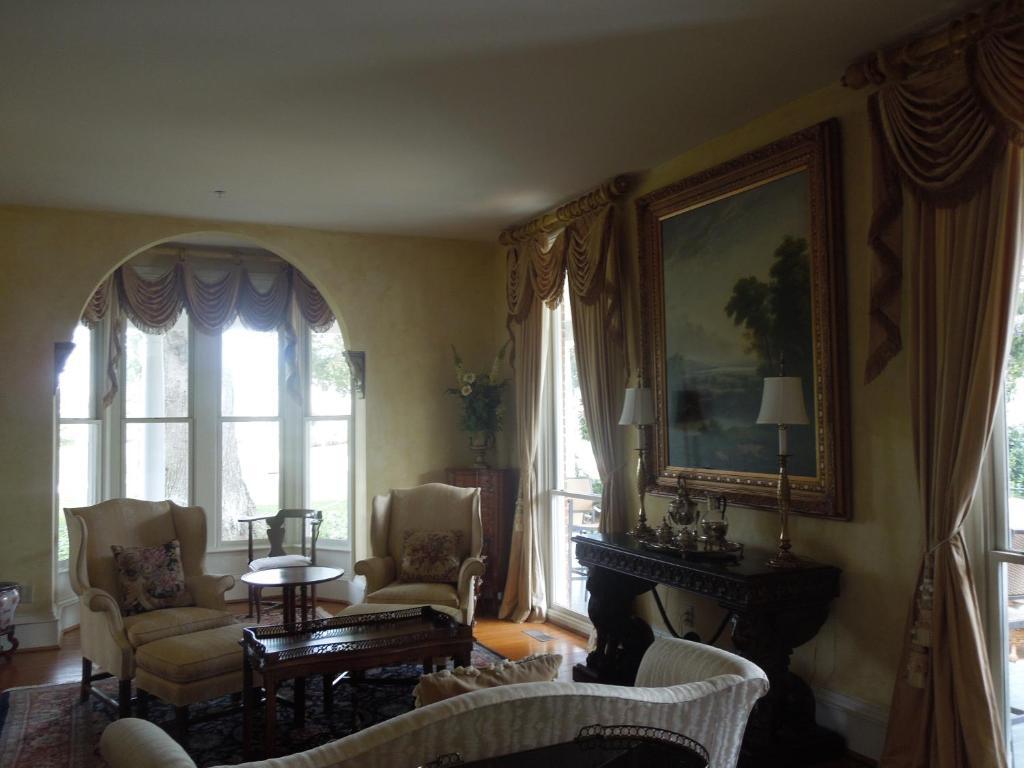 Church Point Manor