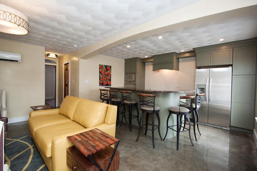 Plaza 2700 Luxury Beach Suites *