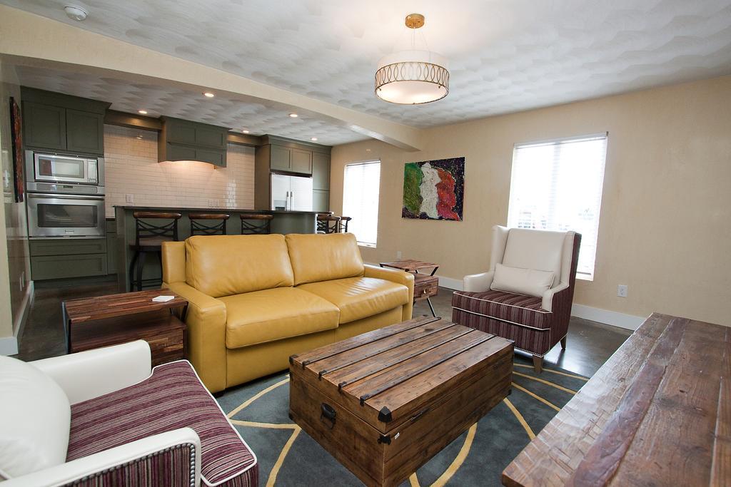 Plaza 2700 Luxury Beach Suites Aparthotel