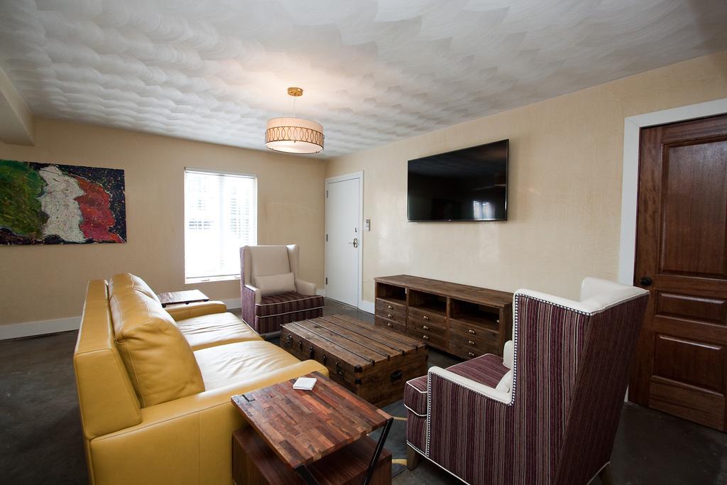Plaza 2700 Luxury Beach Suites