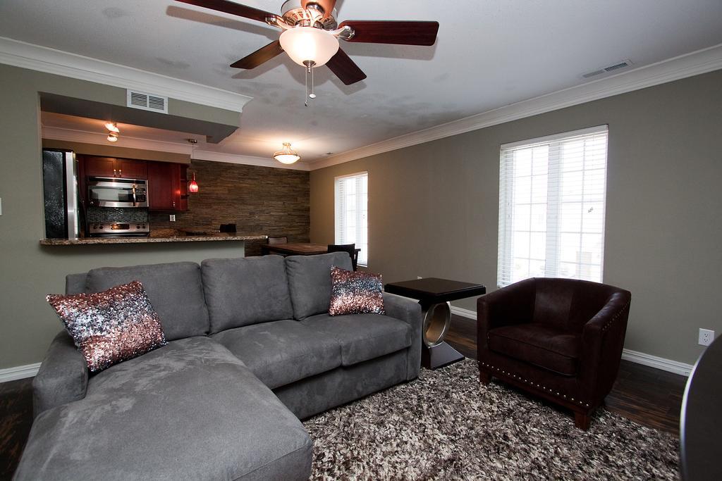 Plaza 2700 Luxury Beach Suites Virginia Beach