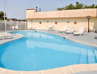 Days By Wyndham Virginia Town Center Hotel 2*