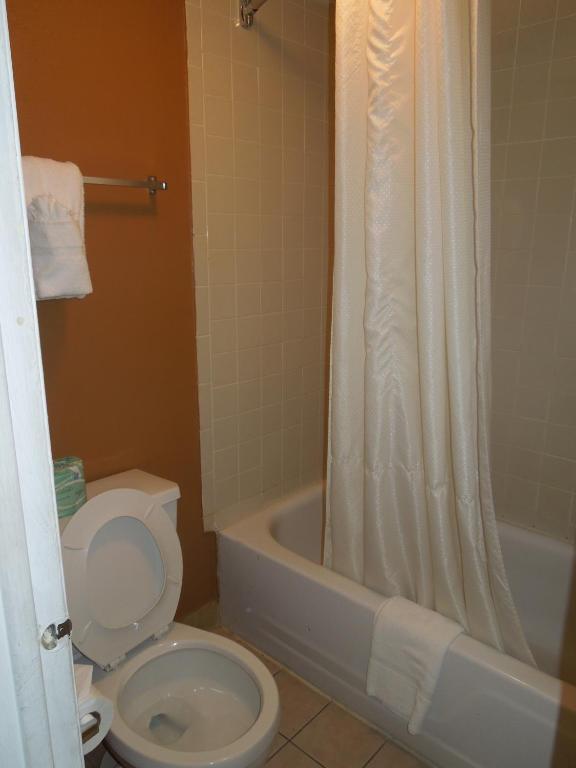 Econo Town Center Lodge *