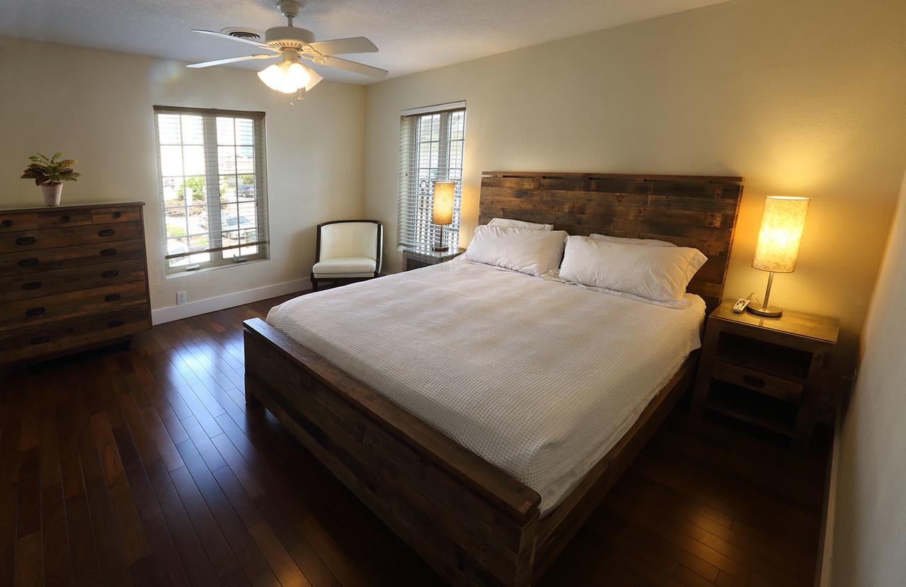 Plaza 2700 Luxury Beach Suites Aparthotel