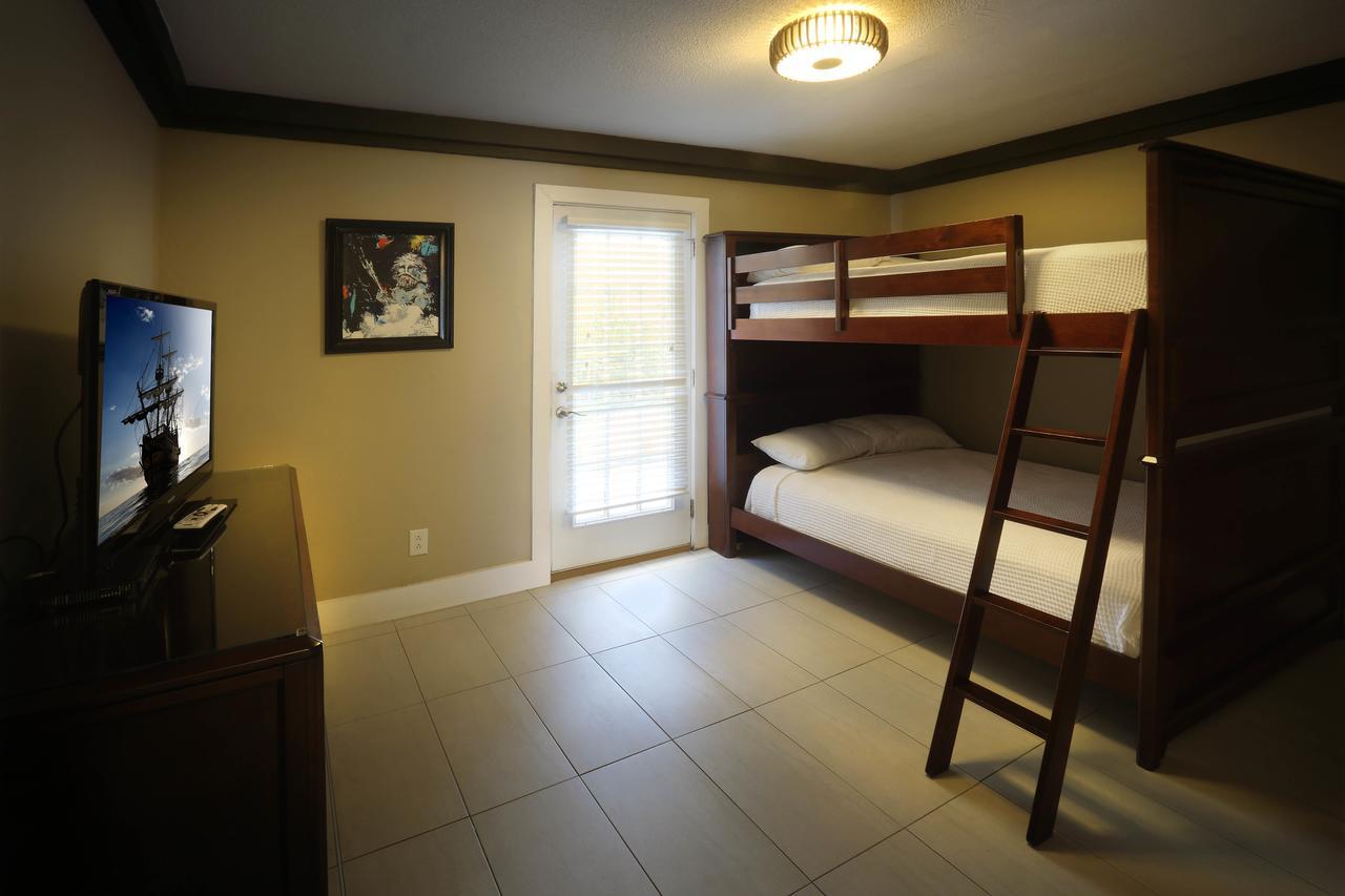Aparthotel Plaza 2700 Luxury Beach Suites *