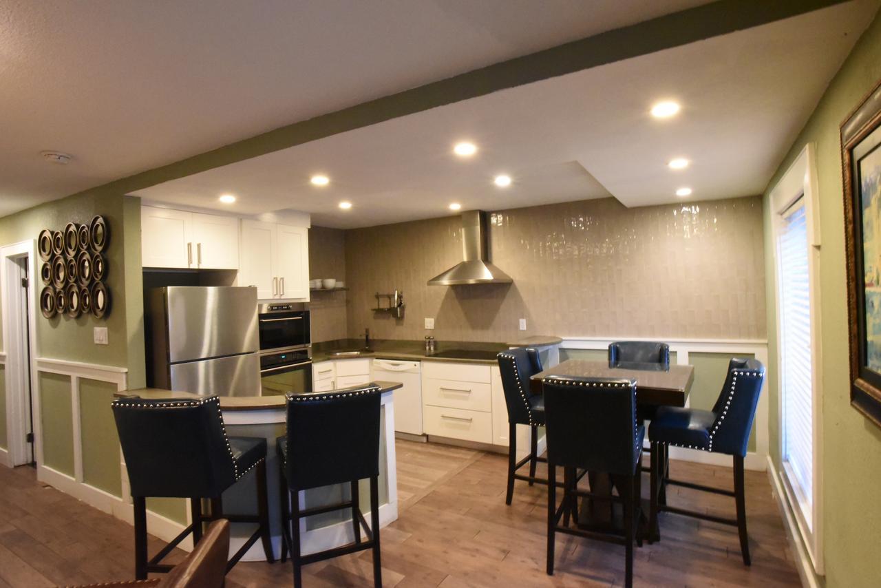 Plaza 2700 Luxury Beach Suites *