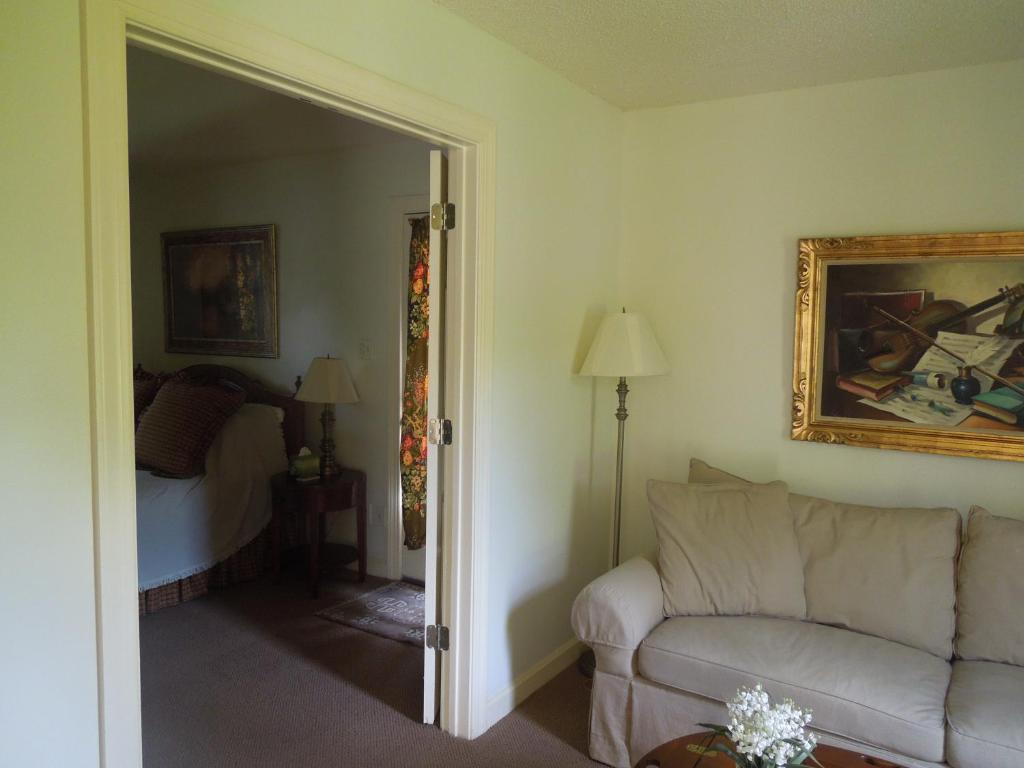 Church Point Manor Bed & Breakfast 3*