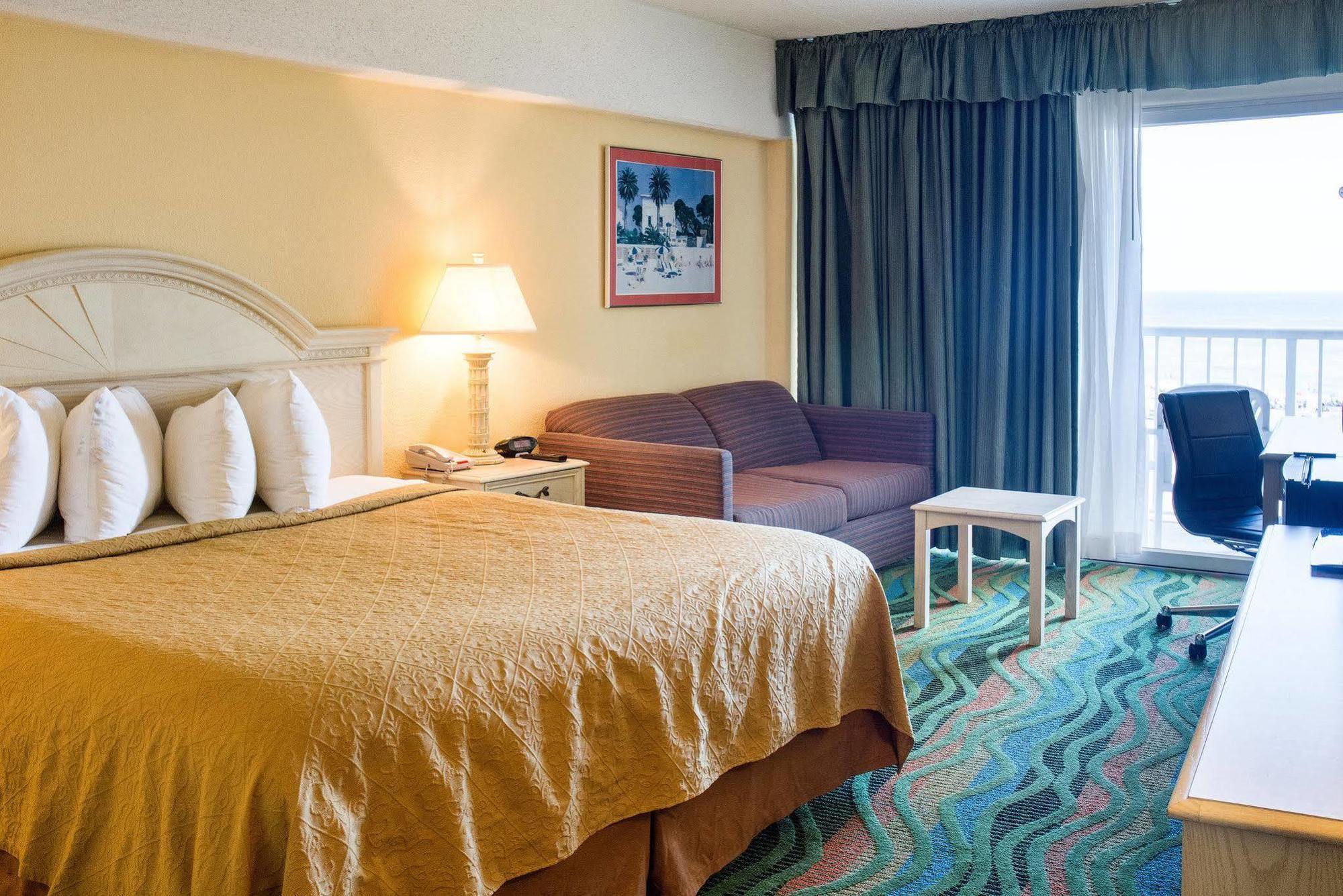 Boardwalk 705 Hotel