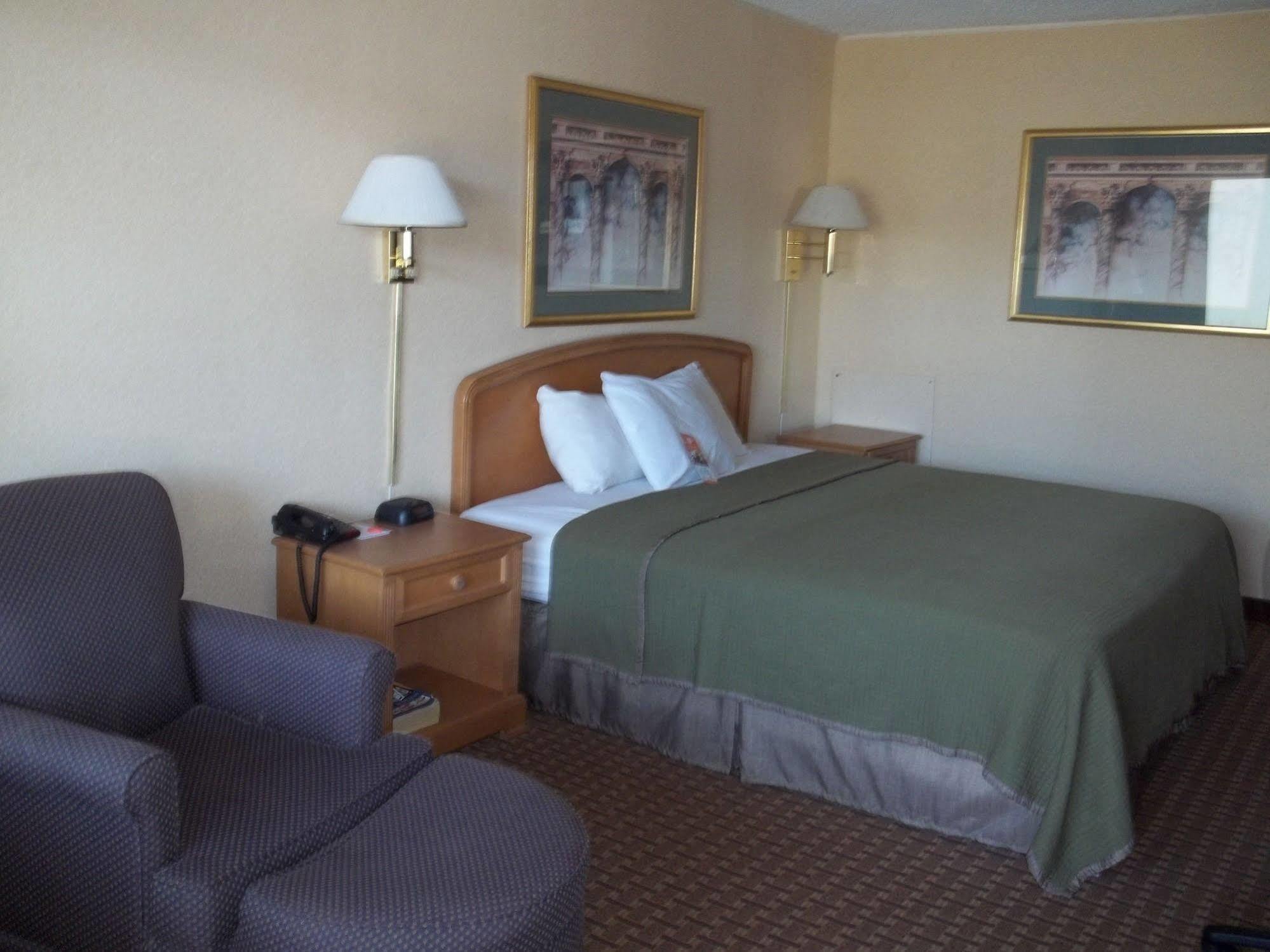 Howard Johnson By Wyndham Virginia