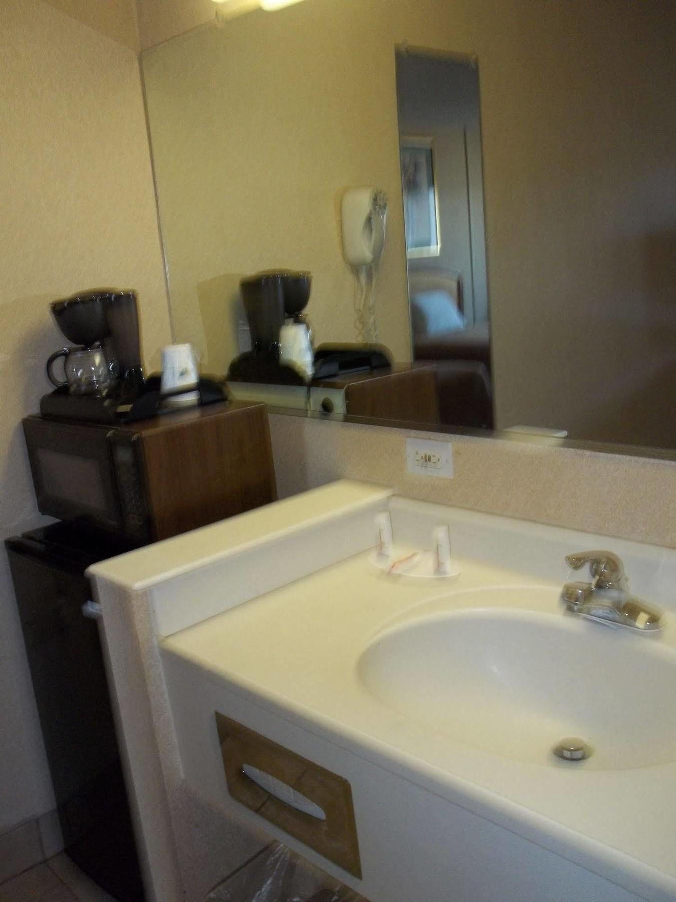 Howard Johnson By Wyndham Virginia Motel