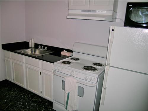 Sunshine Inn & Suites 2*