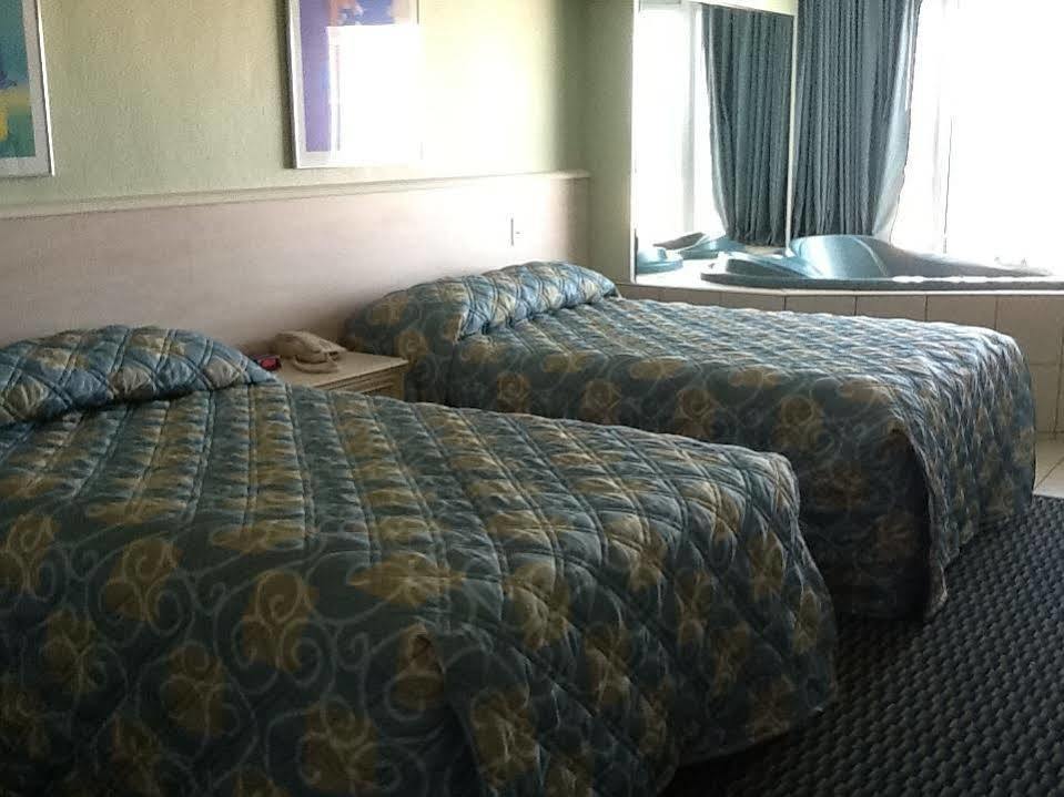 The Schooner Hotel Virginia Beach