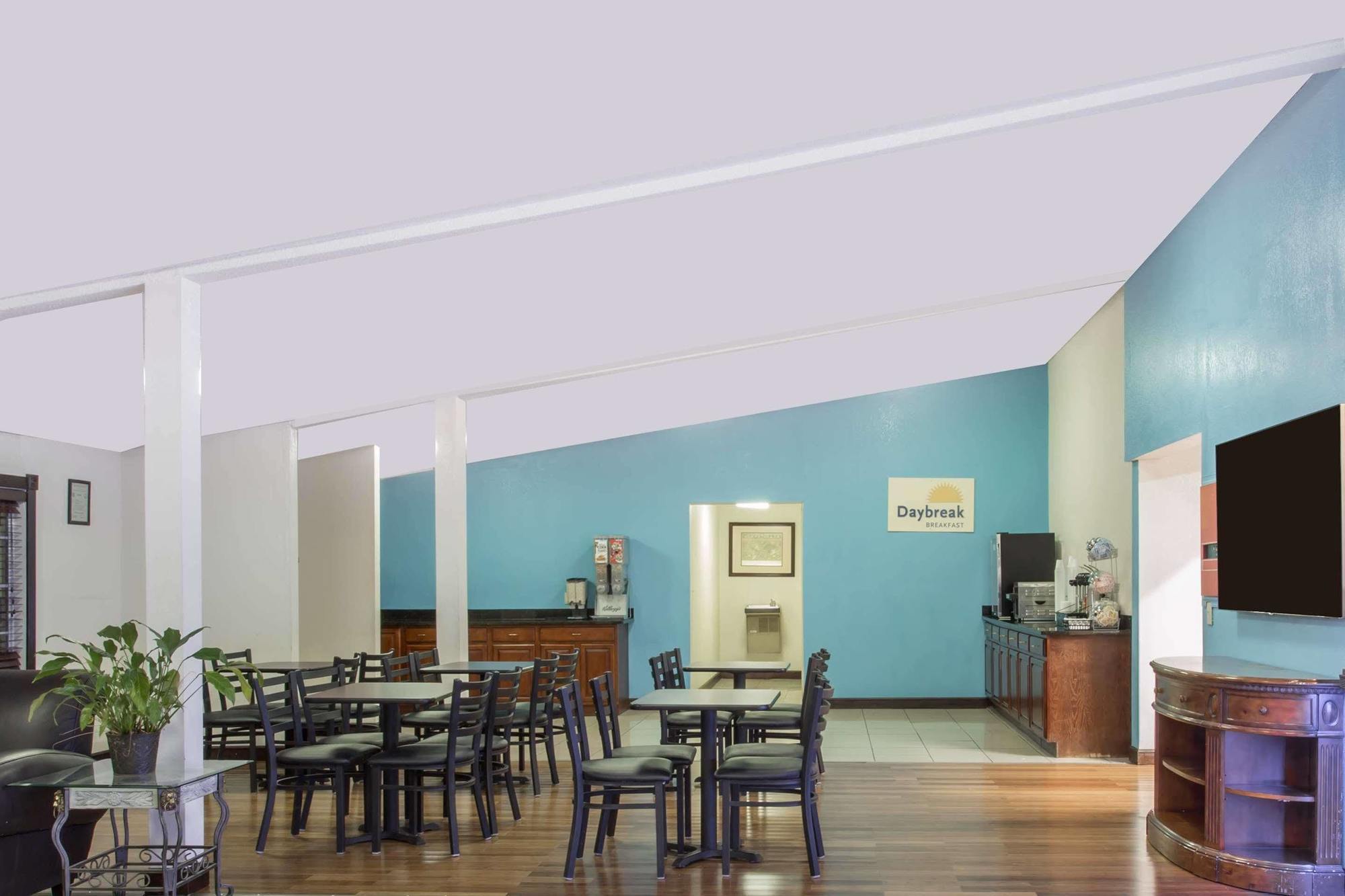 Hotel Days By Wyndham Virginia Town Center 2*