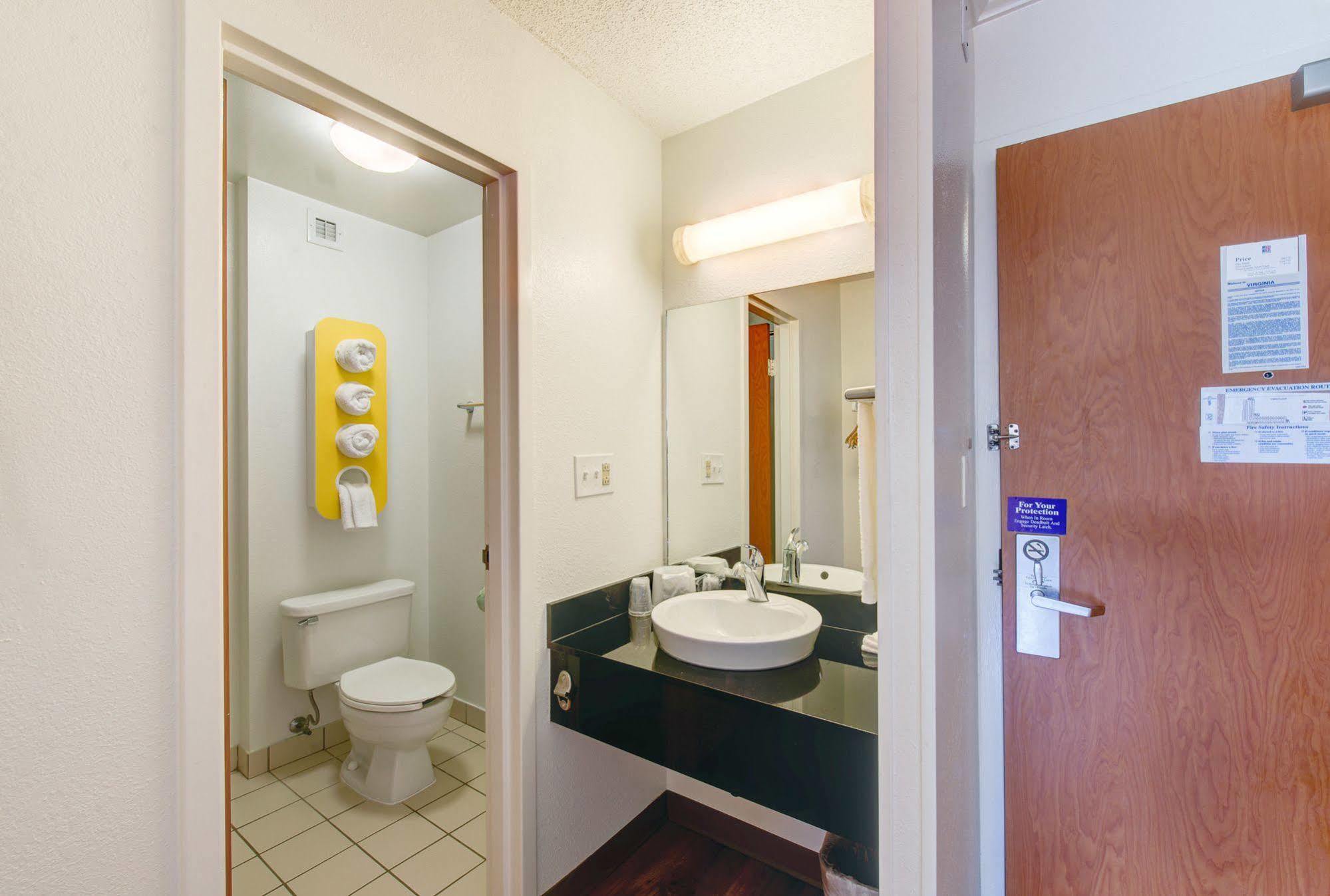 Hotel 6 Virginia 2*