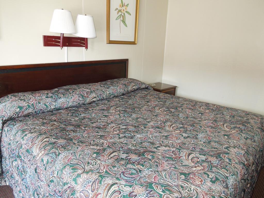 Sunshine Inn & Suites Hotel