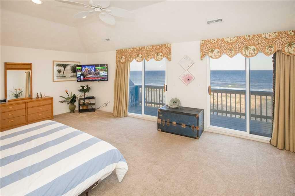 Castaway * Virginia Beach