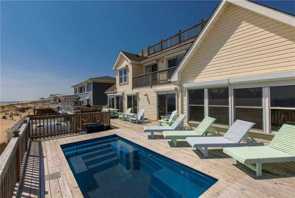 Castaway * Virginia Beach
