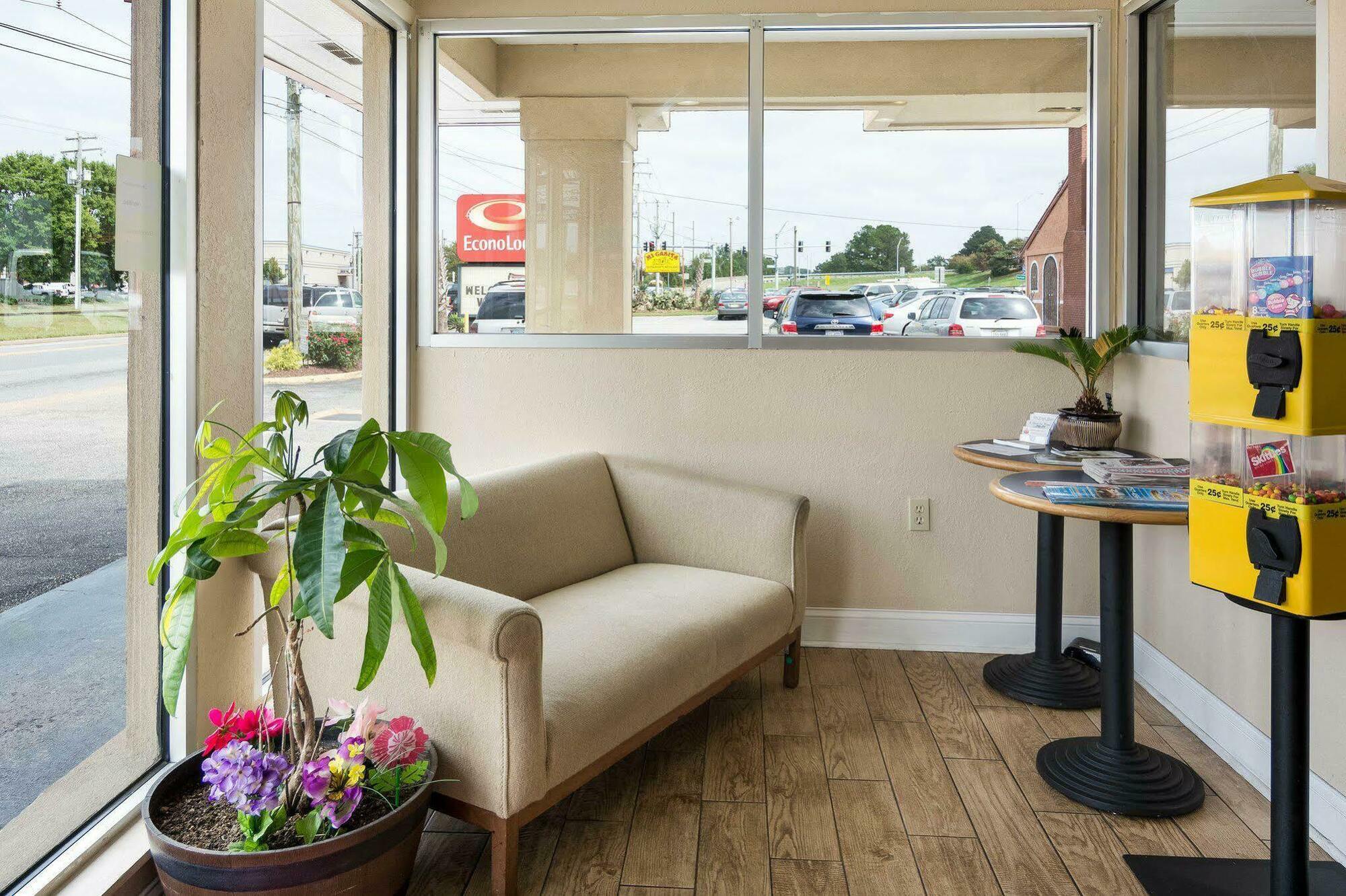 Econo Town Center Lodge