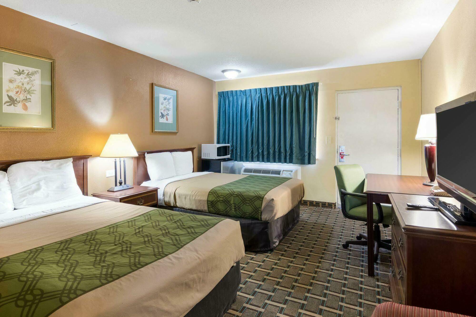 Lodge Econo Town Center