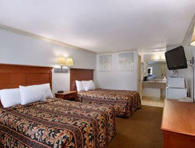 Days By Wyndham Virginia Town Center 2*