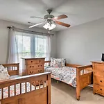 Virginia Beach Family House Less Than 1 Mi To Golf Club!