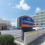 Howard Johnson By Wyndham Virginia Beach At The Beach