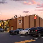 Econo Lodge Inn & Suites I-64 & Us 13