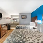 Econo Lodge Inn & Suites I-64 & Us 13