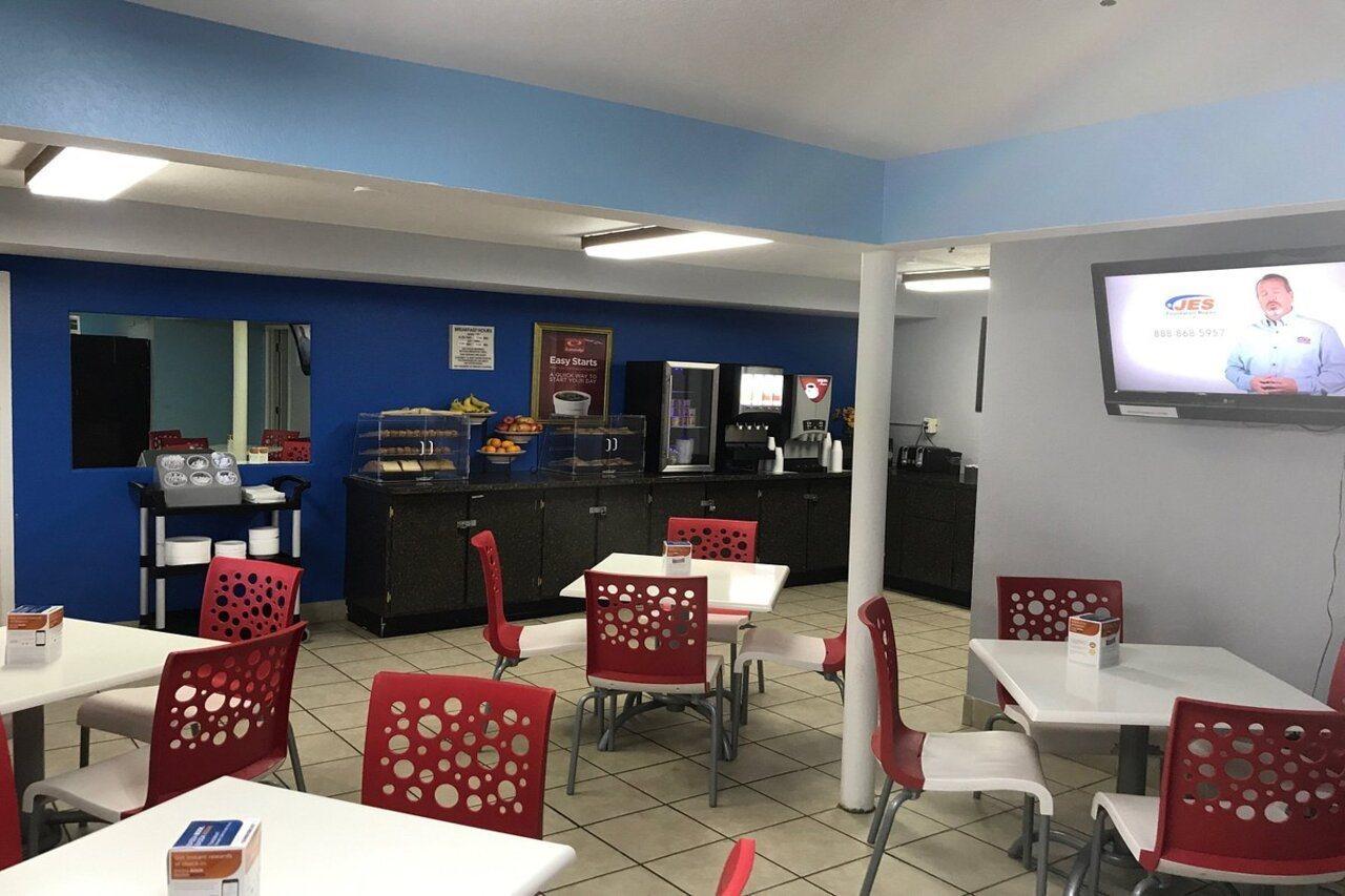 Hotel Econo & I-64 & Us 13