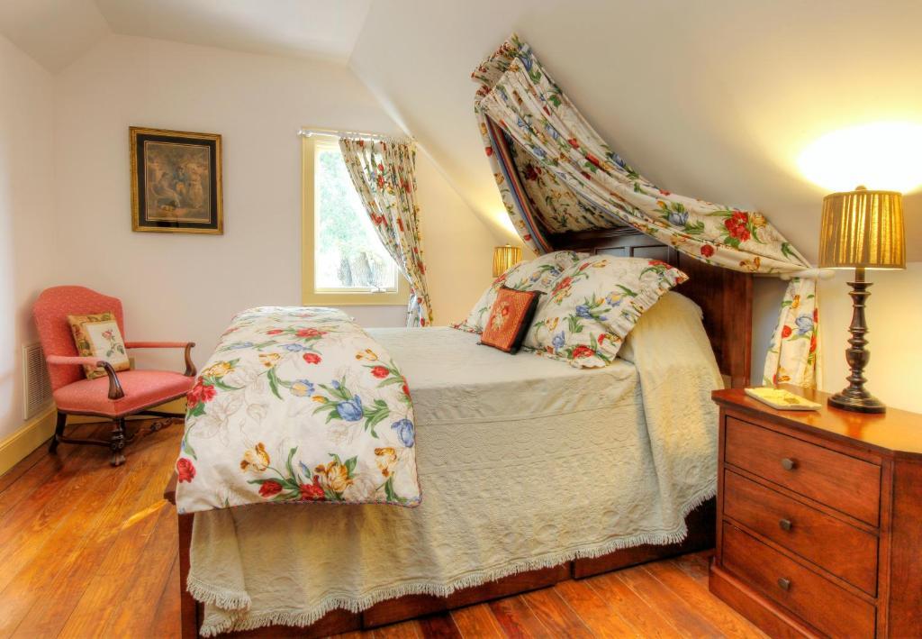Church Point Manor Bed & Breakfast 3*