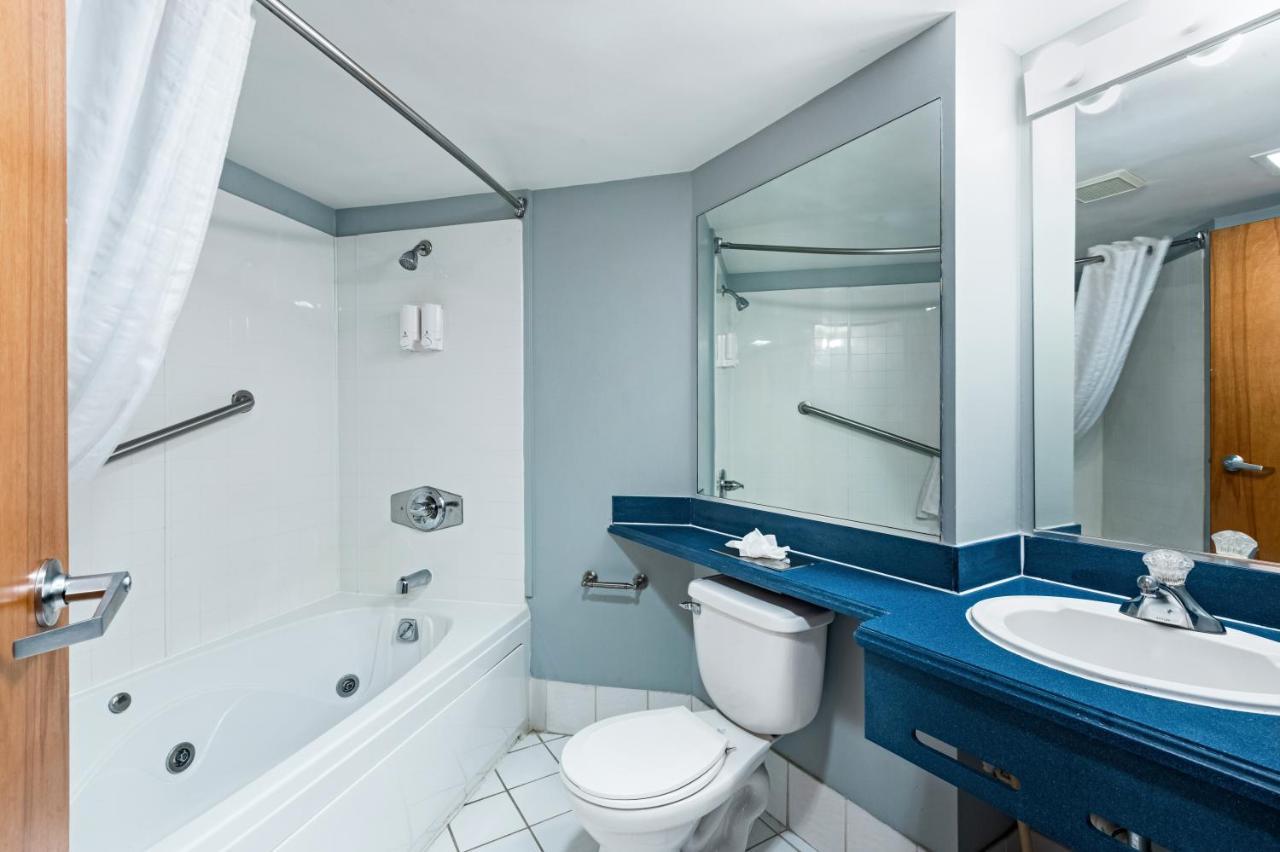 Ocean Sands Resort, Oceanfront, Virginia By Vacatia Virginia Beach
